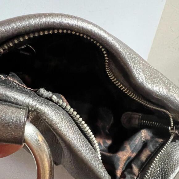 B Makowsky Cross Body Shoulder Bag Slim Hobo Purse Silver Pebbled Leather - Picture 8 of 9